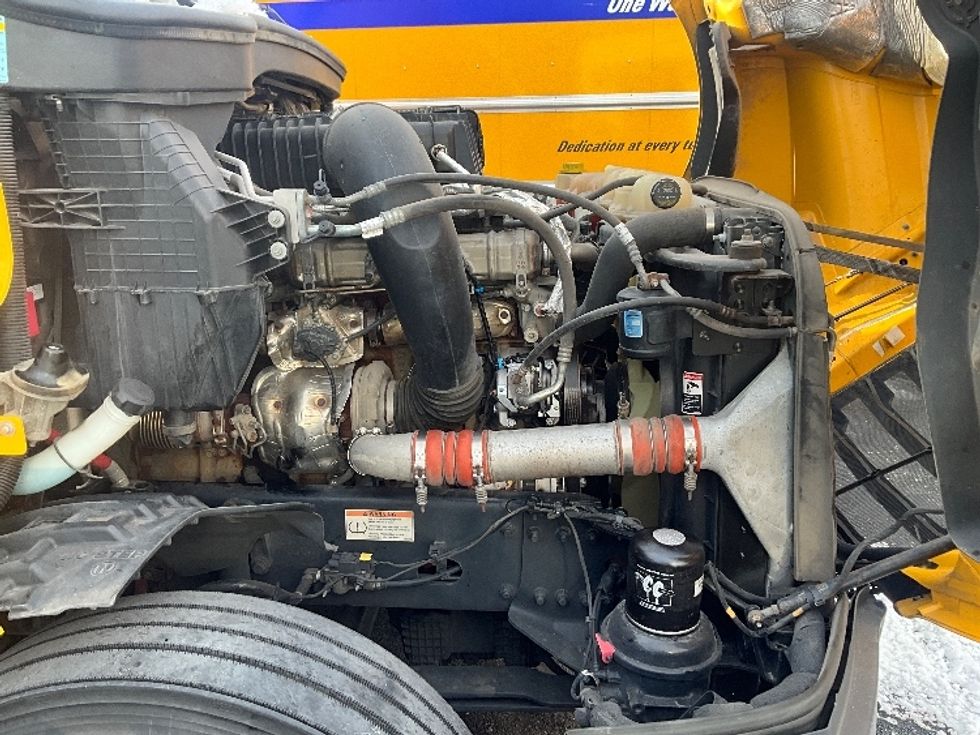 Sleeper Tractor-Heavy Duty Tractors-Freightliner-2022-T12664ST-Rockville-MD-410,508\n\t\tmiles-$ 70,750 - Image 20