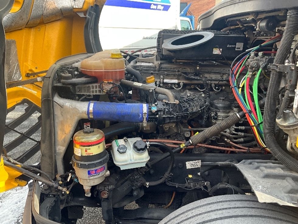 Sleeper Tractor-Heavy Duty Tractors-Freightliner-2022-T12664ST-Rockville-MD-410,508\n\t\tmiles-$ 70,750 - Image 21