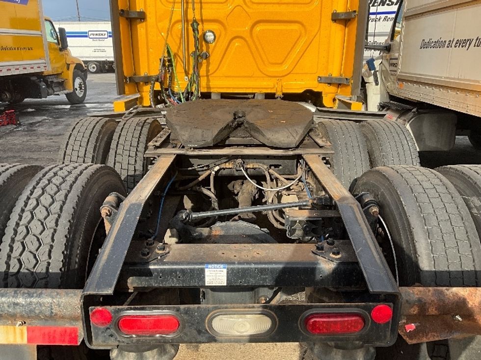 Sleeper Tractor-Heavy Duty Tractors-Freightliner-2022-T12664ST-Rockville-MD-410,508\n\t\tmiles-$ 70,750 - Image 6