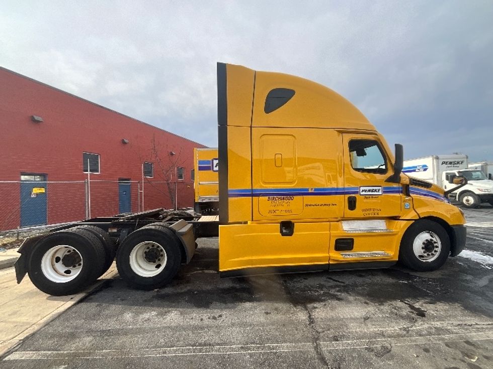 Sleeper Tractor-Heavy Duty Tractors-Freightliner-2022-T12664ST-Rockville-MD-410,508\n\t\tmiles-$ 70,750 - Image 8