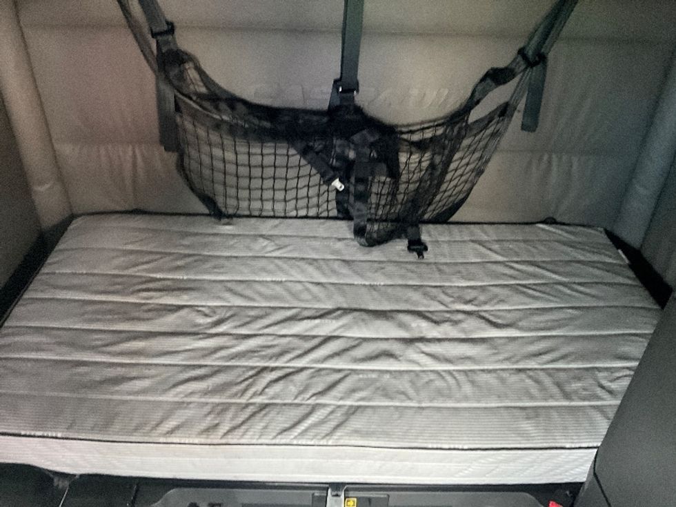 Sleeper Tractor-Heavy Duty Tractors-Freightliner-2022-T12664ST-Rockville-MD-469,632\n\t\tmiles-$ 72,750 - Image 16