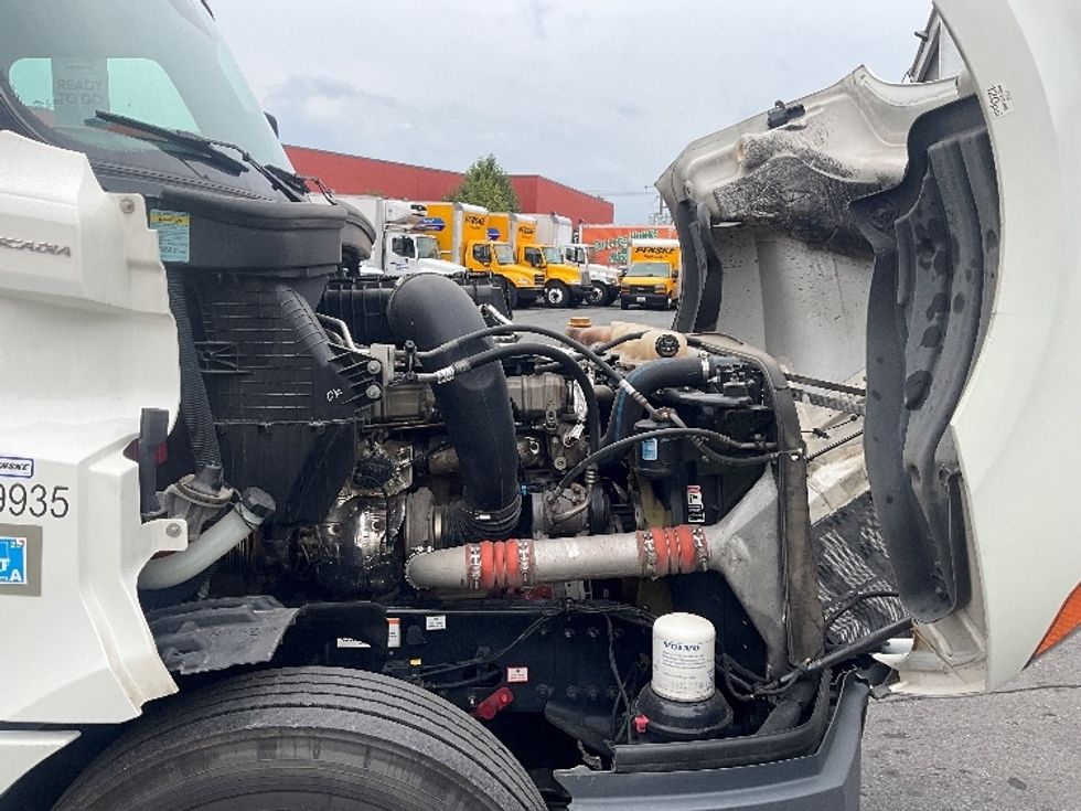 Sleeper Tractor-Heavy Duty Tractors-Freightliner-2022-T12664ST-Rockville-MD-469,632\n\t\tmiles-$ 72,750 - Image 19