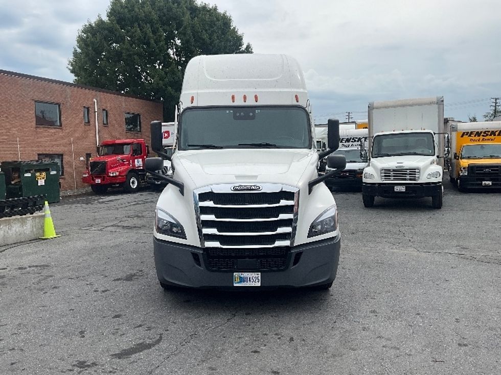 Sleeper Tractor-Heavy Duty Tractors-Freightliner-2022-T12664ST-Rockville-MD-469,632\n\t\tmiles-$ 72,750 - Image 2