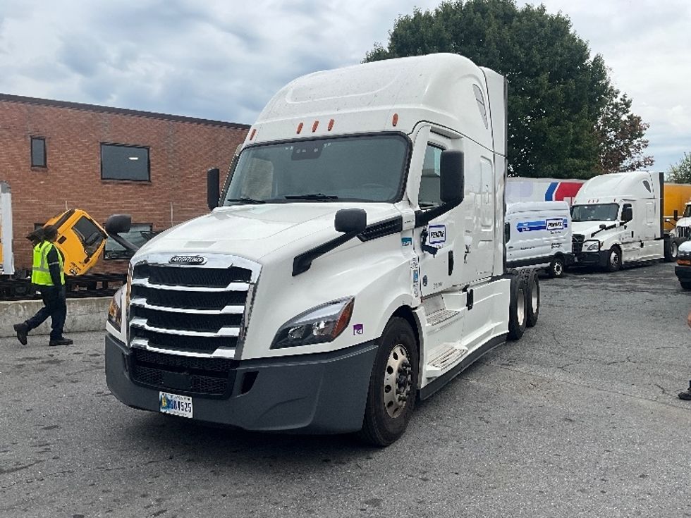 Sleeper Tractor-Heavy Duty Tractors-Freightliner-2022-T12664ST-Rockville-MD-469,632\n\t\tmiles-$ 72,750 - Image 3