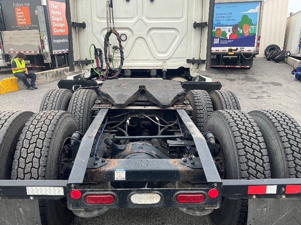 Sleeper Tractor-Heavy Duty Tractors-Freightliner-2022-T12664ST-Rockville-MD-469,632\n\t\tmiles-$ 72,750 - Image 6