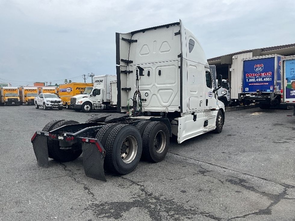 Sleeper Tractor-Heavy Duty Tractors-Freightliner-2022-T12664ST-Rockville-MD-469,632\n\t\tmiles-$ 72,750 - Image 7
