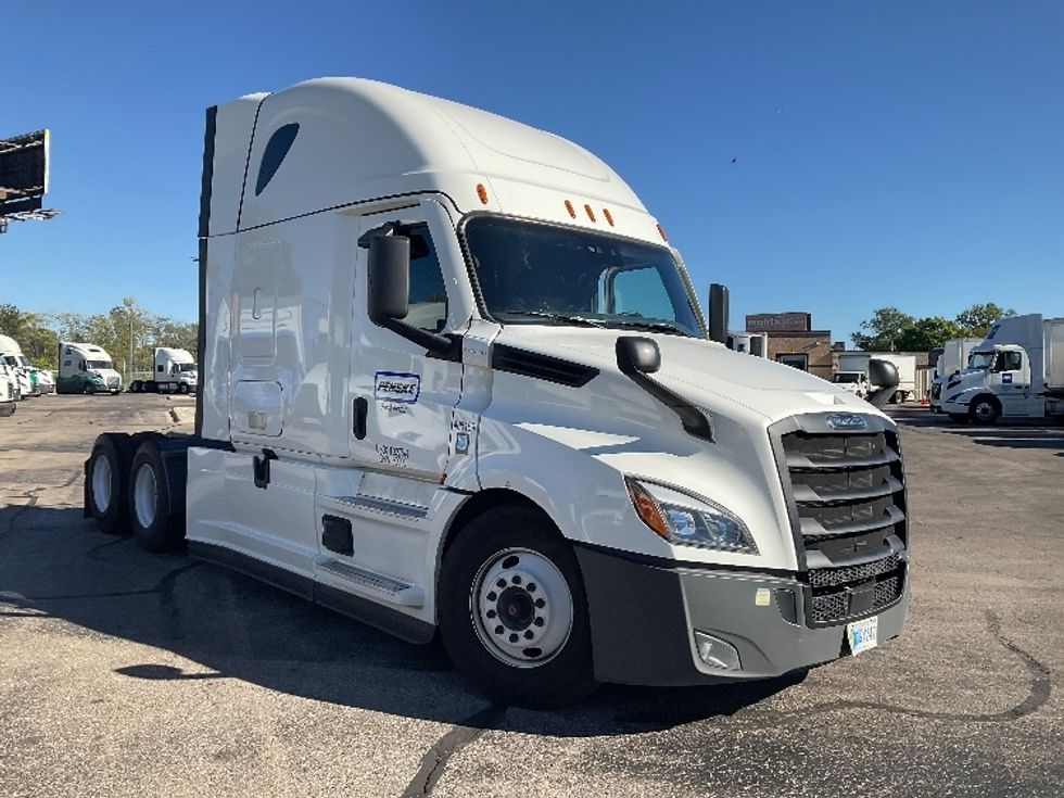 Sleeper Tractor-Heavy Duty Tractors-Freightliner-2022-T12664ST-Romulus-MI-397,399\n\t\tmiles-$ 77,250 - Image 1