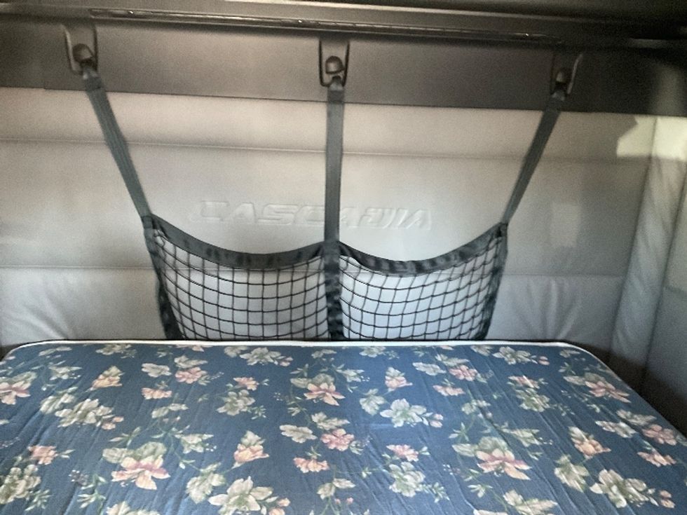 Sleeper Tractor-Heavy Duty Tractors-Freightliner-2022-T12664ST-Romulus-MI-397,399\n\t\tmiles-$ 77,250 - Image 16