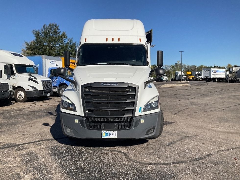 Sleeper Tractor-Heavy Duty Tractors-Freightliner-2022-T12664ST-Romulus-MI-397,399\n\t\tmiles-$ 77,250 - Image 2