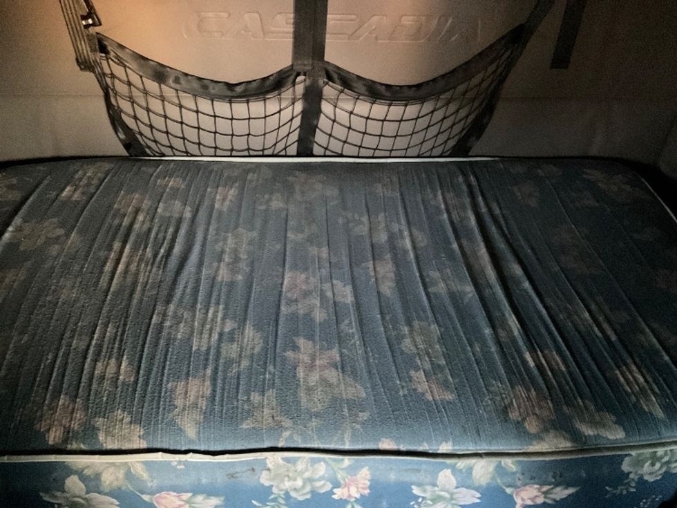 Sleeper Tractor-Heavy Duty Tractors-Freightliner-2022-T12664ST-Romulus-MI-405,653\n\t\tmiles-$ 78,000 - Image 17