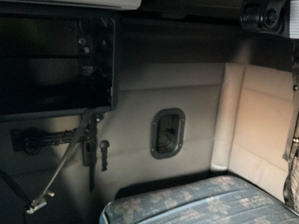 Sleeper Tractor-Heavy Duty Tractors-Freightliner-2022-T12664ST-Romulus-MI-405,653\n\t\tmiles-$ 78,000 - Image 18