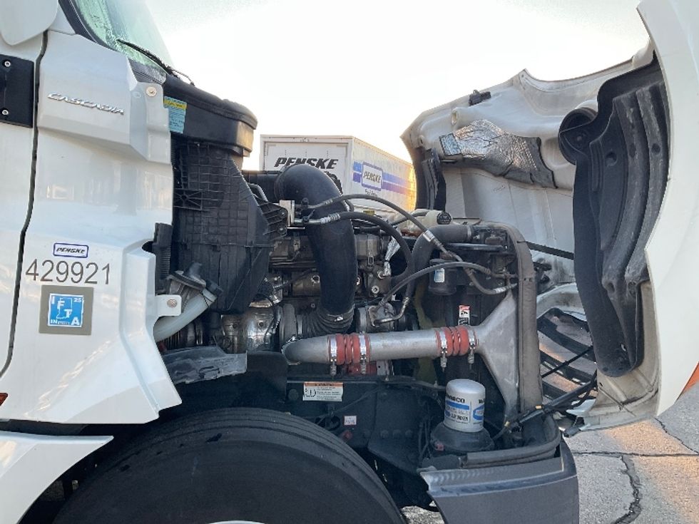 Sleeper Tractor-Heavy Duty Tractors-Freightliner-2022-T12664ST-Romulus-MI-405,653\n\t\tmiles-$ 78,000 - Image 20