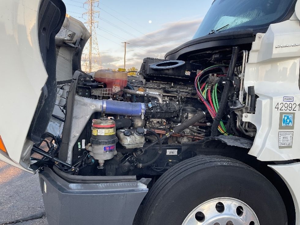 Sleeper Tractor-Heavy Duty Tractors-Freightliner-2022-T12664ST-Romulus-MI-405,653\n\t\tmiles-$ 78,000 - Image 21