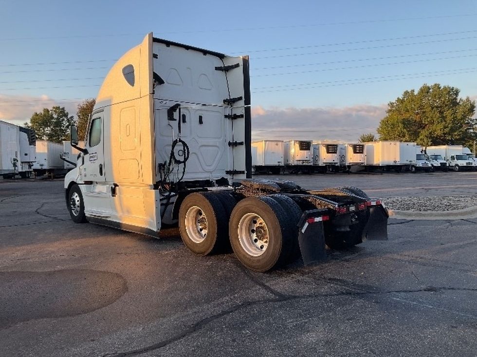 Sleeper Tractor-Heavy Duty Tractors-Freightliner-2022-T12664ST-Romulus-MI-405,653\n\t\tmiles-$ 78,000 - Image 5