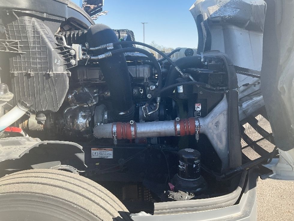 Sleeper Tractor-Heavy Duty Tractors-Freightliner-2022-T12664ST-Romulus-MI-520,903\n\t\tmiles-$ 65,750 - Image 20