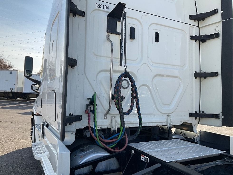 Sleeper Tractor-Heavy Duty Tractors-Freightliner-2022-T12664ST-Romulus-MI-520,903\n\t\tmiles-$ 65,750 - Image 23