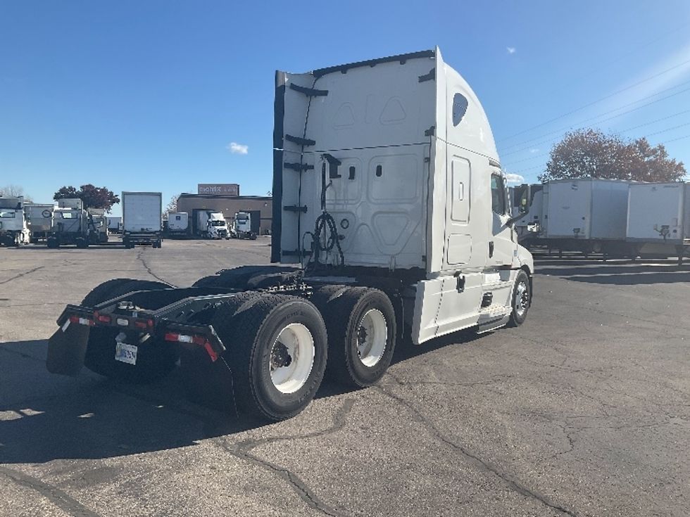 Sleeper Tractor-Heavy Duty Tractors-Freightliner-2022-T12664ST-Romulus-MI-520,903\n\t\tmiles-$ 65,750 - Image 7