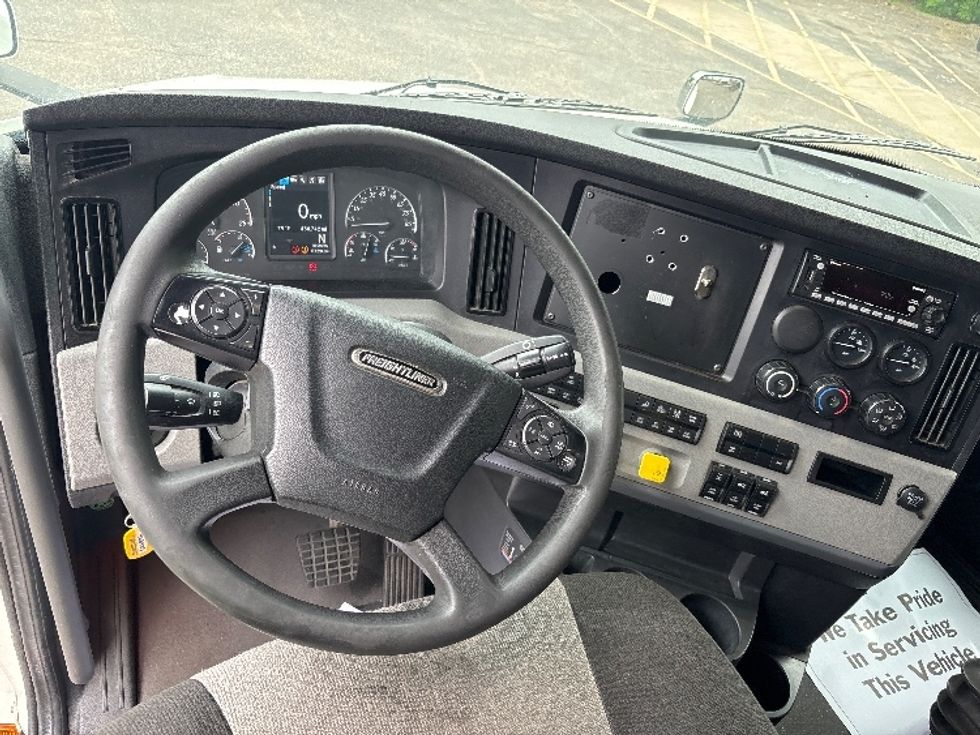 Sleeper Tractor-Heavy Duty Tractors-Freightliner-2022-T12664ST-Roseville-MN-450,745\n\t\tmiles-$ 75,250 - Image 11