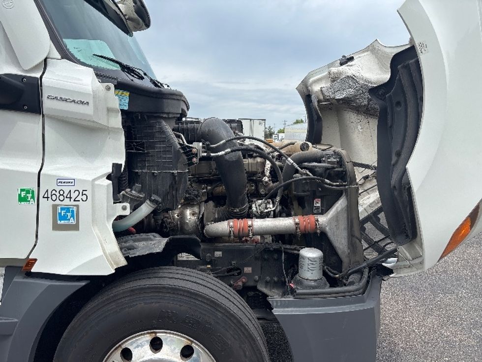Sleeper Tractor-Heavy Duty Tractors-Freightliner-2022-T12664ST-Roseville-MN-450,745\n\t\tmiles-$ 75,250 - Image 20