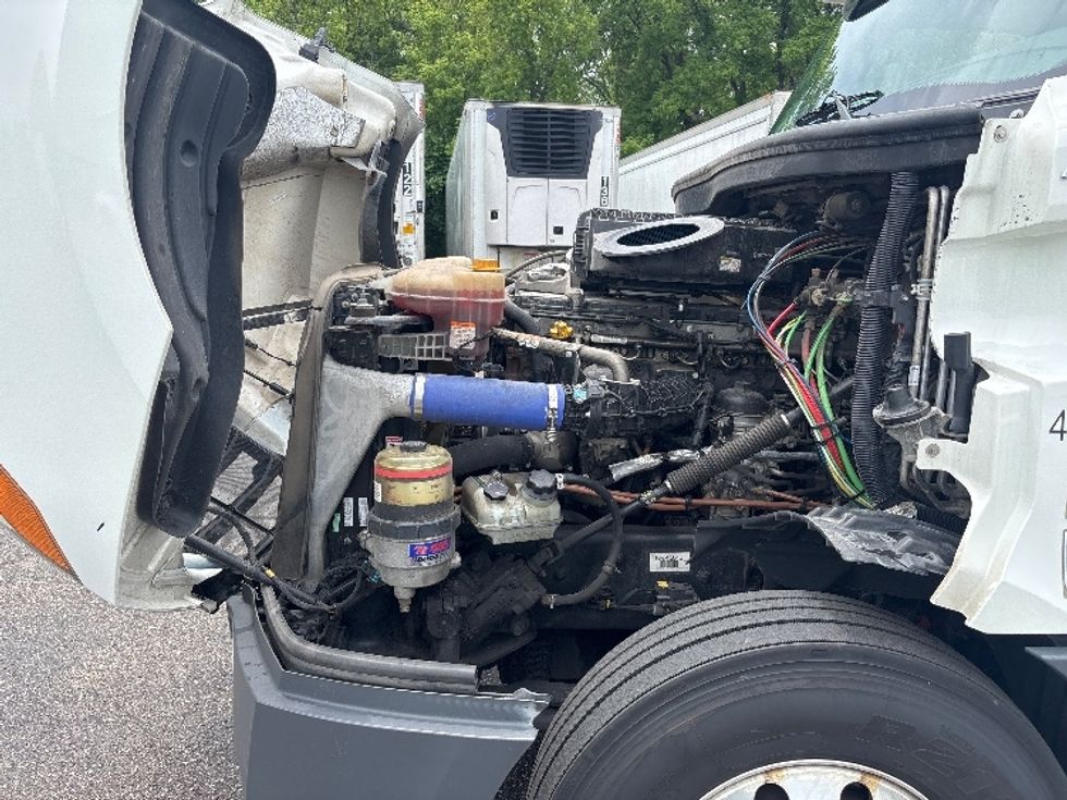 Sleeper Tractor-Heavy Duty Tractors-Freightliner-2022-T12664ST-Roseville-MN-450,745\n\t\tmiles-$ 75,250 - Image 21