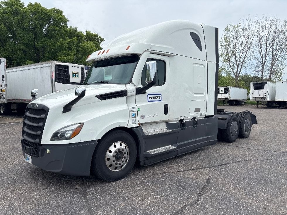 Sleeper Tractor-Heavy Duty Tractors-Freightliner-2022-T12664ST-Roseville-MN-450,745\n\t\tmiles-$ 75,250 - Image 3