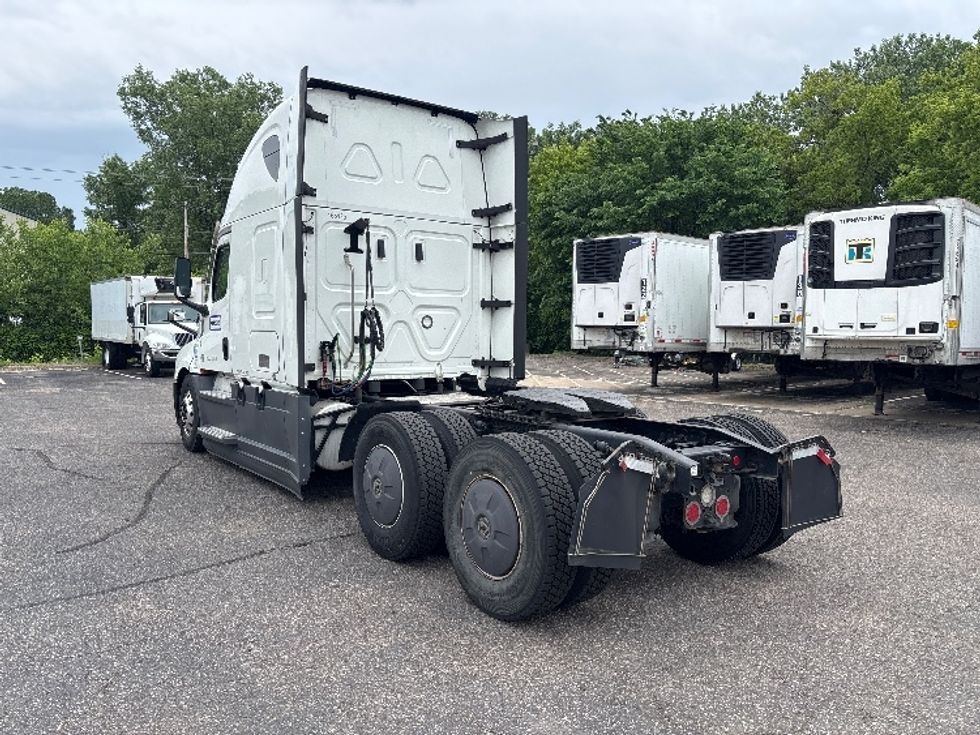 Sleeper Tractor-Heavy Duty Tractors-Freightliner-2022-T12664ST-Roseville-MN-450,745\n\t\tmiles-$ 75,250 - Image 5