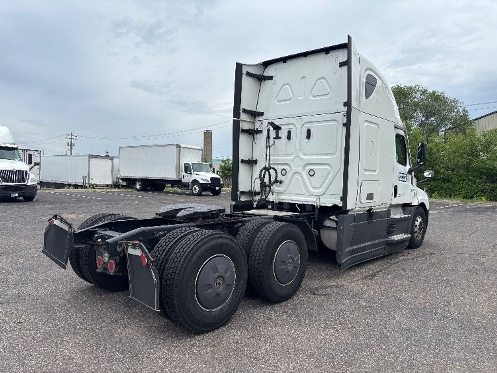 Sleeper Tractor-Heavy Duty Tractors-Freightliner-2022-T12664ST-Roseville-MN-450,745\n\t\tmiles-$ 75,250 - Image 7