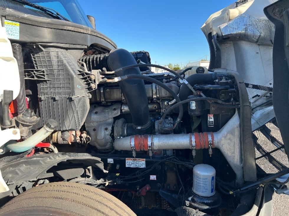 Sleeper Tractor-Heavy Duty Tractors-Freightliner-2022-T12664ST-Roseville-MN-518,032\n\t\tmiles-$ 66,000 - Image 15