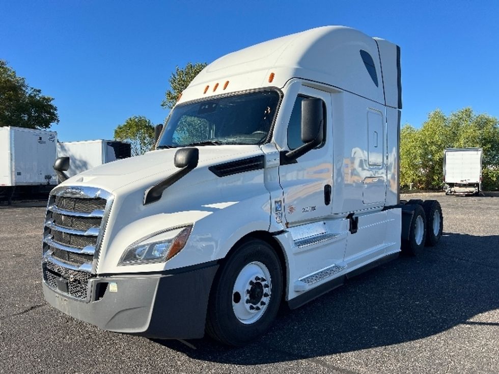 2022 Freightliner Cascadia 126" Sleeper Cab photo 3
