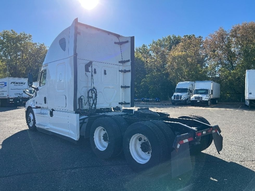 Sleeper Tractor-Heavy Duty Tractors-Freightliner-2022-T12664ST-Roseville-MN-518,032\n\t\tmiles-$ 66,000 - Image 5