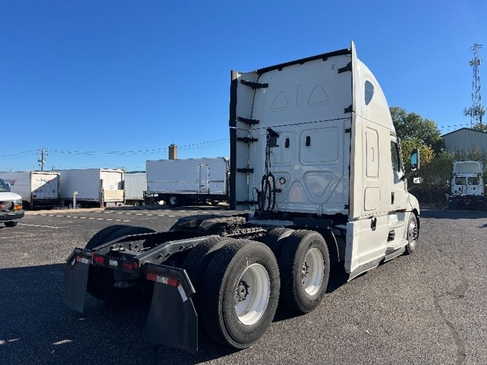 Sleeper Tractor-Heavy Duty Tractors-Freightliner-2022-T12664ST-Roseville-MN-518,032\n\t\tmiles-$ 66,000 - Image 7