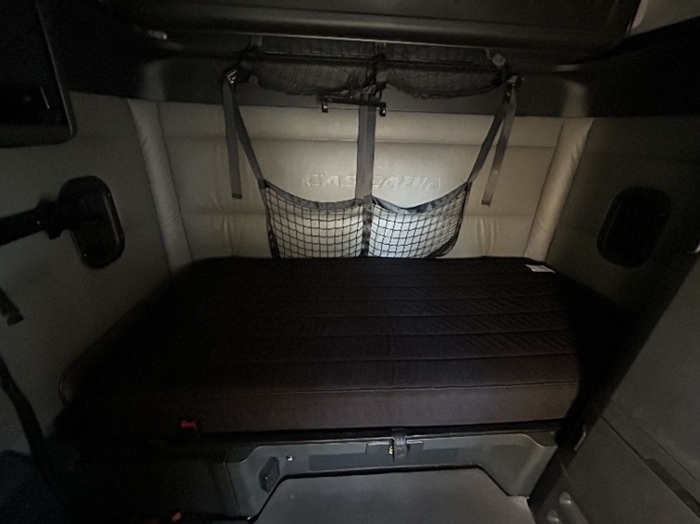 Sleeper Tractor-Heavy Duty Tractors-Freightliner-2022-T12664ST-Roseville-MN-518,173\n\t\tmiles-$ 66,000 - Image 14