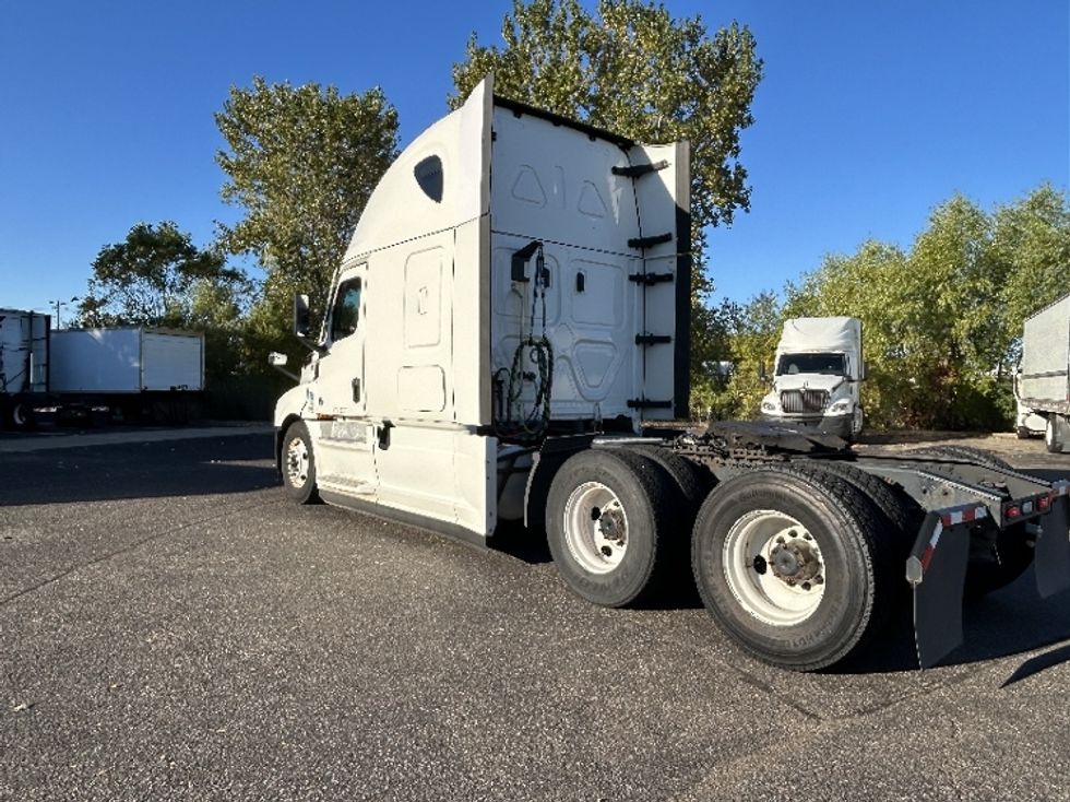Sleeper Tractor-Heavy Duty Tractors-Freightliner-2022-T12664ST-Roseville-MN-518,173\n\t\tmiles-$ 66,000 - Image 5