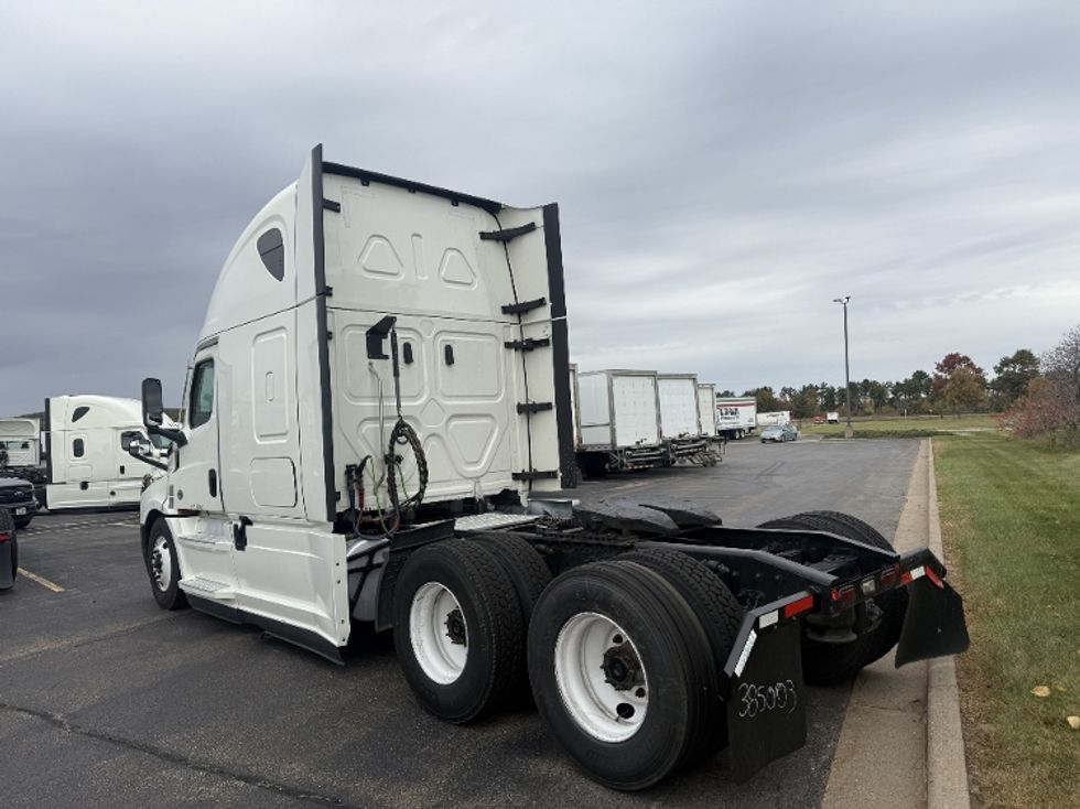 Sleeper Tractor-Heavy Duty Tractors-Freightliner-2022-T12664ST-Rothschild-WI-500,939\n\t\tmiles-$ 67,500 - Image 5