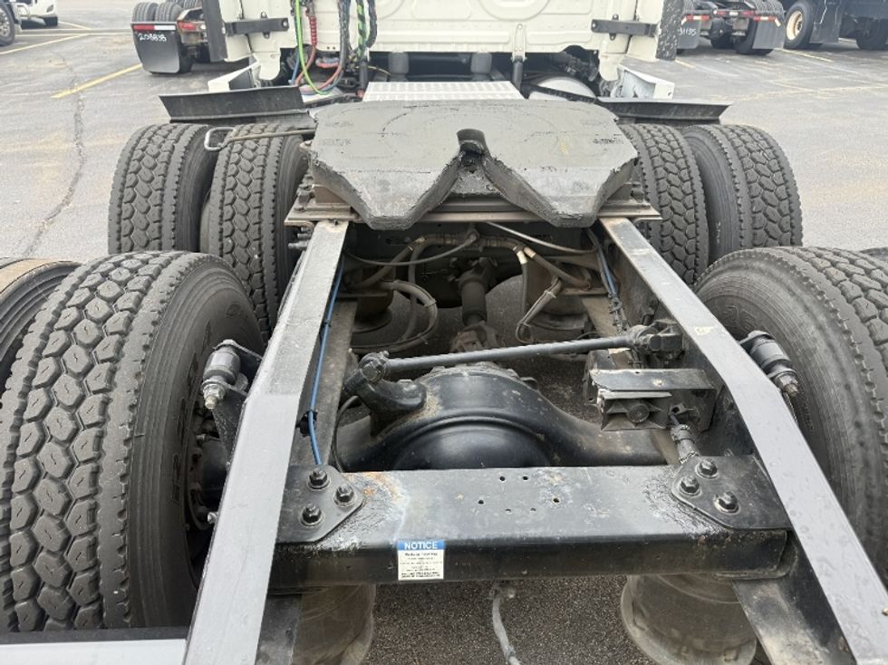 Sleeper Tractor-Heavy Duty Tractors-Freightliner-2022-T12664ST-Rothschild-WI-500,939\n\t\tmiles-$ 67,500 - Image 6