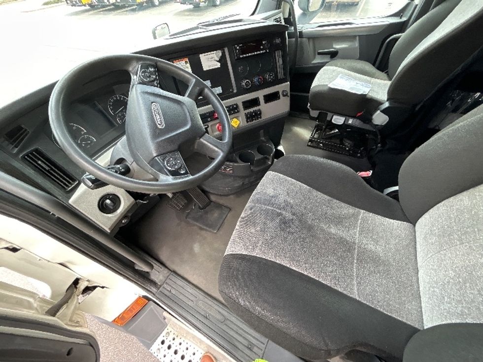 Sleeper Tractor-Heavy Duty Tractors-Freightliner-2022-T12664ST-Rothschild-WI-514,768\n\t\tmiles-$ 67,000 - Image 10
