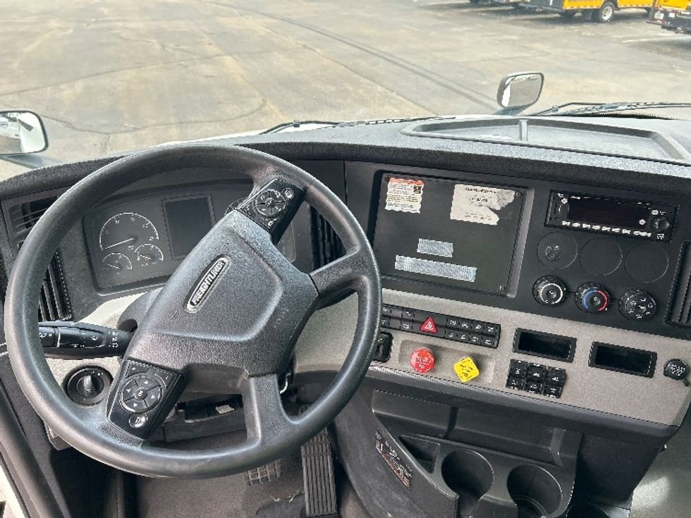 Sleeper Tractor-Heavy Duty Tractors-Freightliner-2022-T12664ST-Rothschild-WI-514,768\n\t\tmiles-$ 67,000 - Image 11