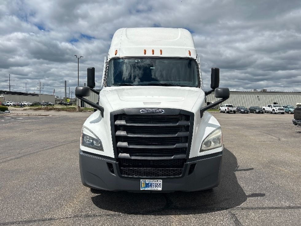 Sleeper Tractor-Heavy Duty Tractors-Freightliner-2022-T12664ST-Rothschild-WI-514,768\n\t\tmiles-$ 67,000 - Image 2
