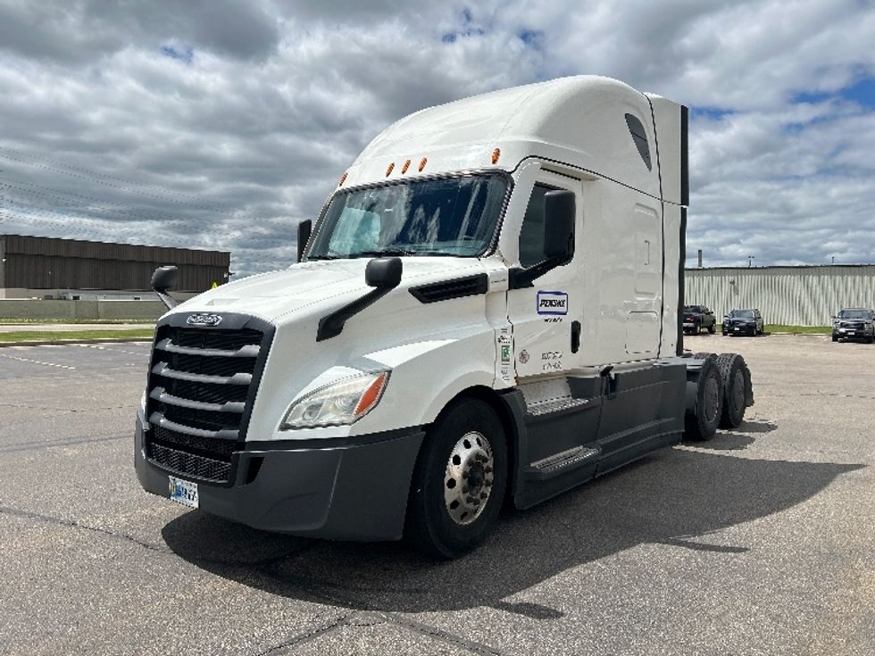 Sleeper Tractor-Heavy Duty Tractors-Freightliner-2022-T12664ST-Rothschild-WI-514,768\n\t\tmiles-$ 67,000 - Image 3