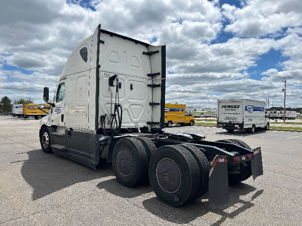 Sleeper Tractor-Heavy Duty Tractors-Freightliner-2022-T12664ST-Rothschild-WI-514,768\n\t\tmiles-$ 67,000 - Image 5