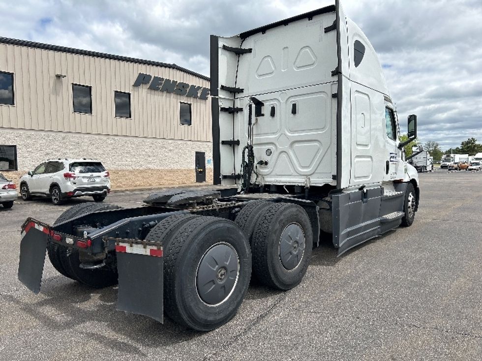 Sleeper Tractor-Heavy Duty Tractors-Freightliner-2022-T12664ST-Rothschild-WI-514,768\n\t\tmiles-$ 67,000 - Image 7