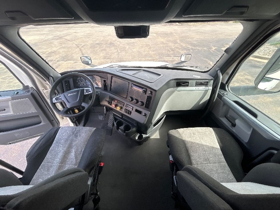 Sleeper Tractor-Heavy Duty Tractors-Freightliner-2022-T12664ST-Rothschild-WI-726,296\n\t\tmiles-$ 53,750 - Image 11