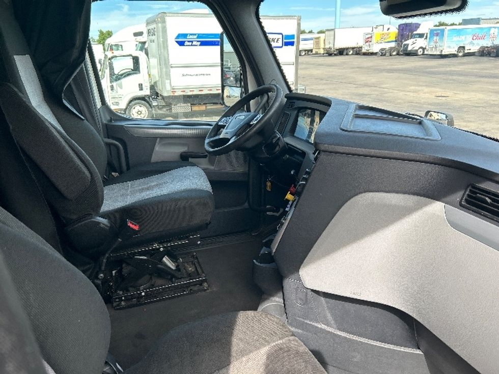 Sleeper Tractor-Heavy Duty Tractors-Freightliner-2022-T12664ST-Rothschild-WI-726,296\n\t\tmiles-$ 53,750 - Image 14