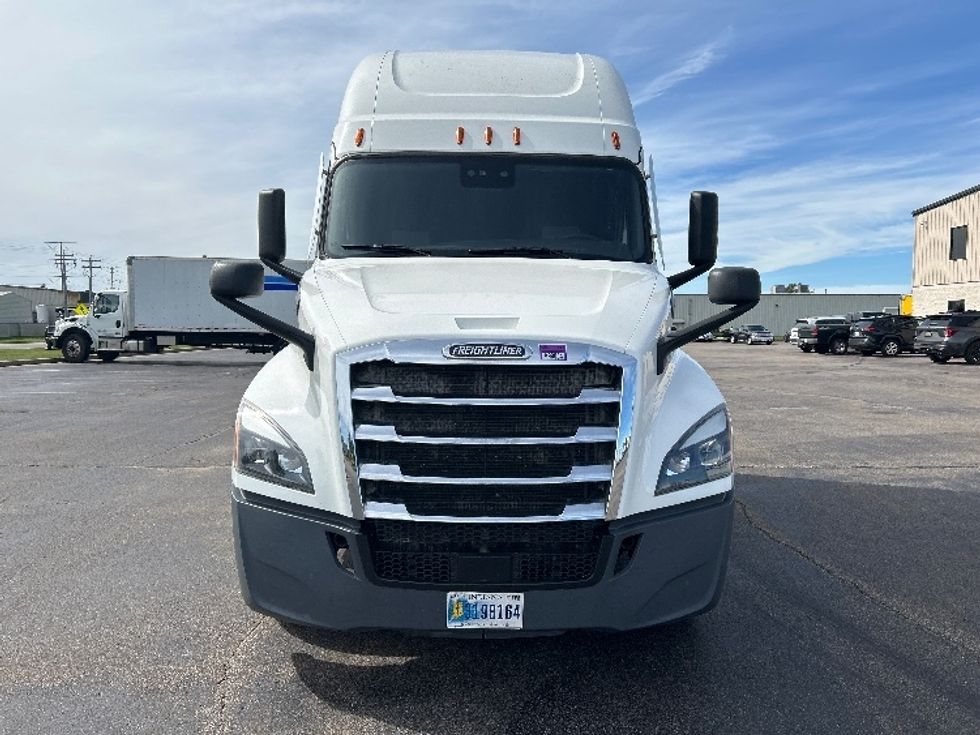 Sleeper Tractor-Heavy Duty Tractors-Freightliner-2022-T12664ST-Rothschild-WI-726,296\n\t\tmiles-$ 53,750 - Image 2
