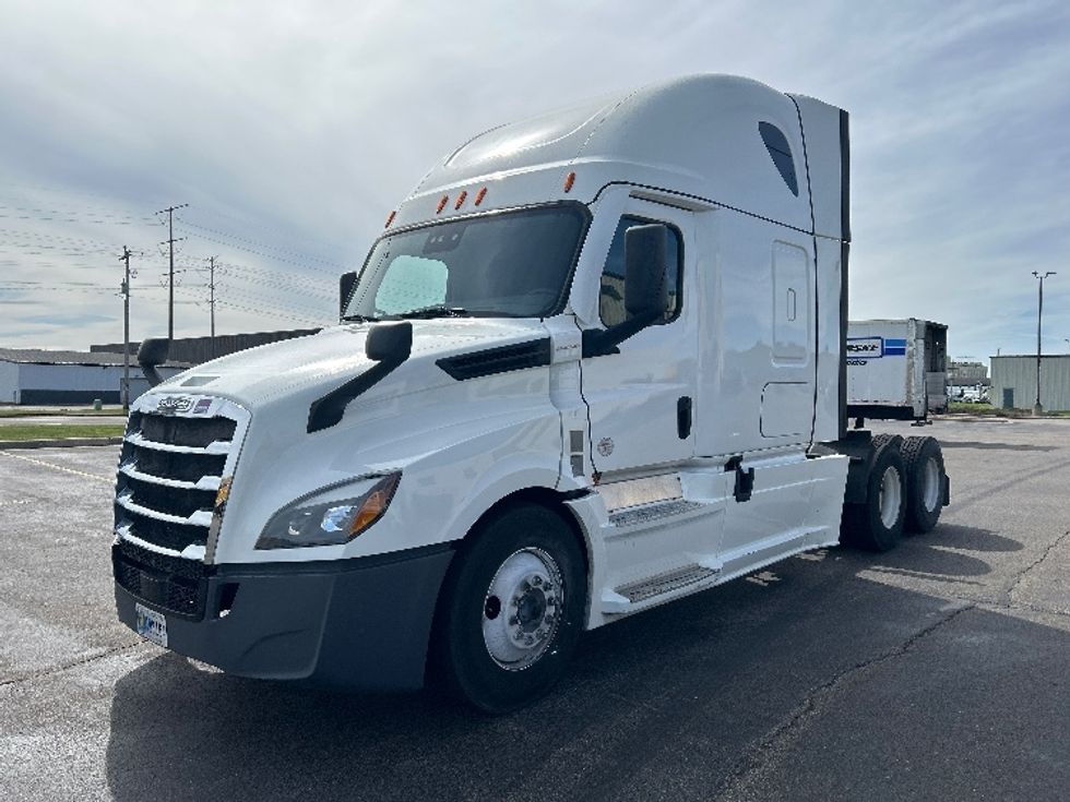 Sleeper Tractor-Heavy Duty Tractors-Freightliner-2022-T12664ST-Rothschild-WI-726,296\n\t\tmiles-$ 53,750 - Image 3