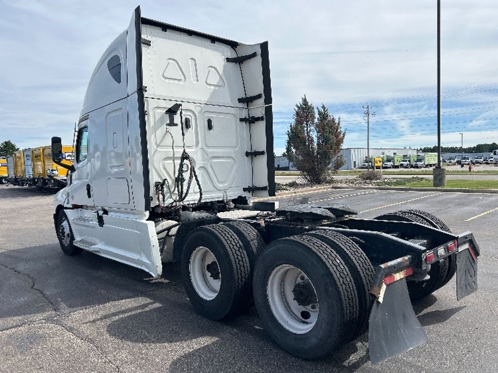 Sleeper Tractor-Heavy Duty Tractors-Freightliner-2022-T12664ST-Rothschild-WI-726,296\n\t\tmiles-$ 53,750 - Image 5