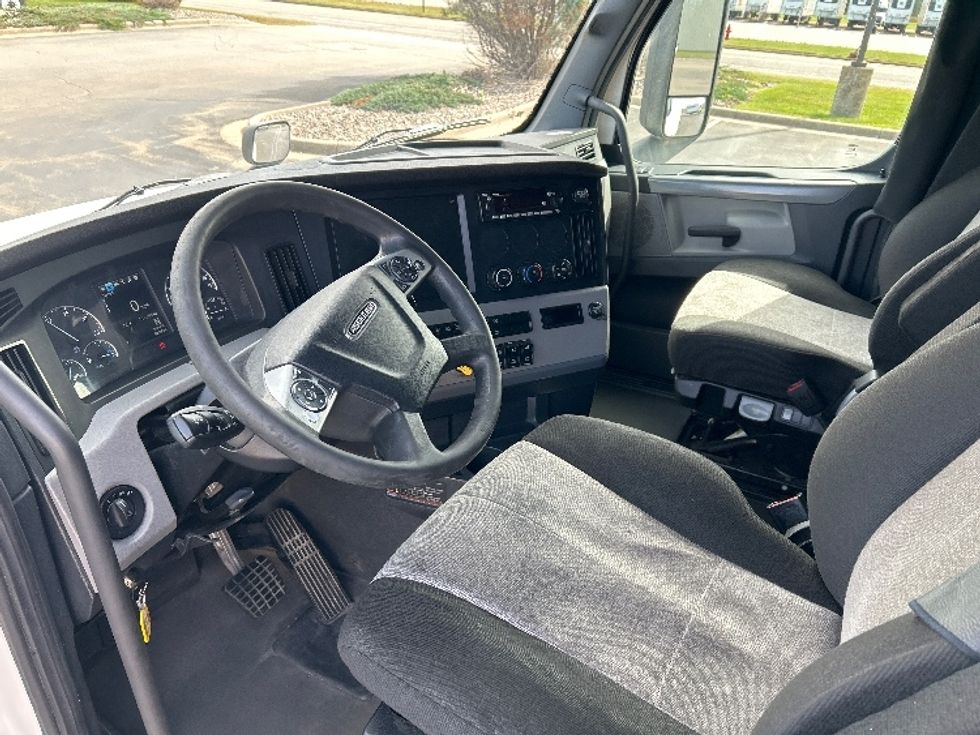 Sleeper Tractor-Heavy Duty Tractors-Freightliner-2022-T12664ST-Rothschild-WI-726,296\n\t\tmiles-$ 53,750 - Image 9