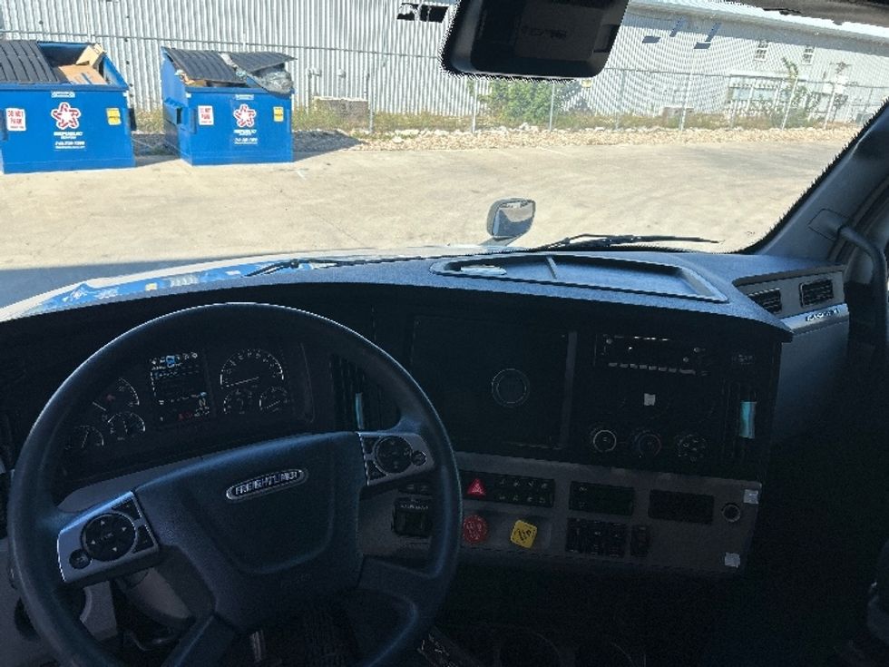 Sleeper Tractor-Heavy Duty Tractors-Freightliner-2022-T12664ST-Round Rock-TX-398,279\n\t\tmiles-$ 82,250 - Image 11