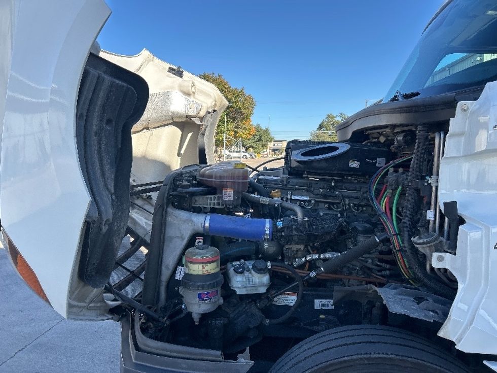 Sleeper Tractor-Heavy Duty Tractors-Freightliner-2022-T12664ST-Round Rock-TX-398,279\n\t\tmiles-$ 82,250 - Image 20