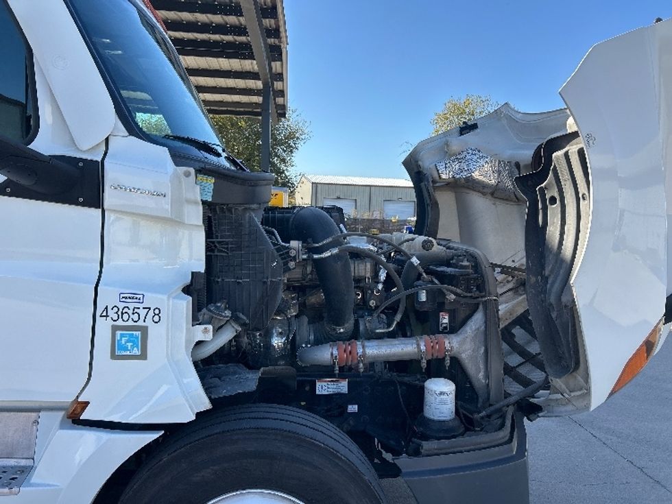 Sleeper Tractor-Heavy Duty Tractors-Freightliner-2022-T12664ST-Round Rock-TX-398,279\n\t\tmiles-$ 82,250 - Image 21